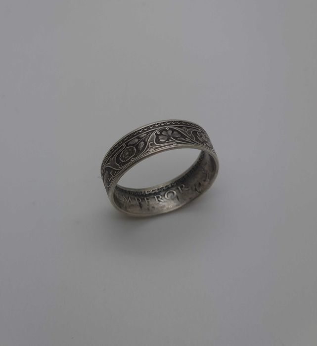 Obrączka z monety Half Rupee, coinring