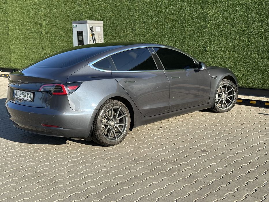 Tesla model 3 long range