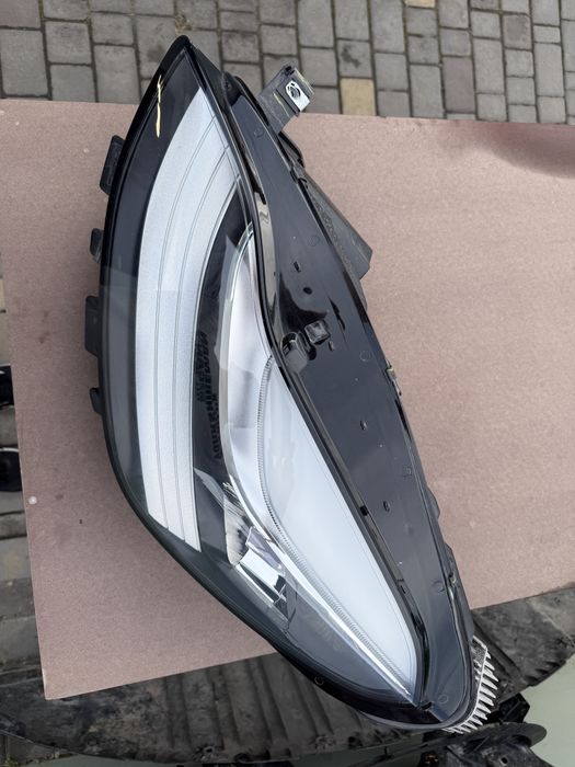 Оригінальна ліва фара Tesla Model Y