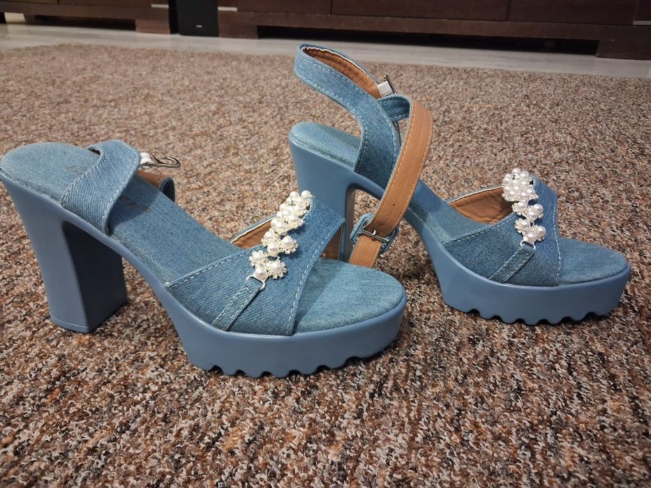 Buty na obcasie 36