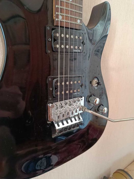 Электрогитара Schecter Omen 6 FR Black + Комбик Line 6 Spider IV 15Вт