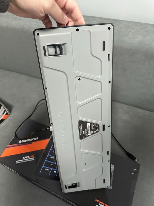 Ігрова клавіатура SteelSeries Apex 100