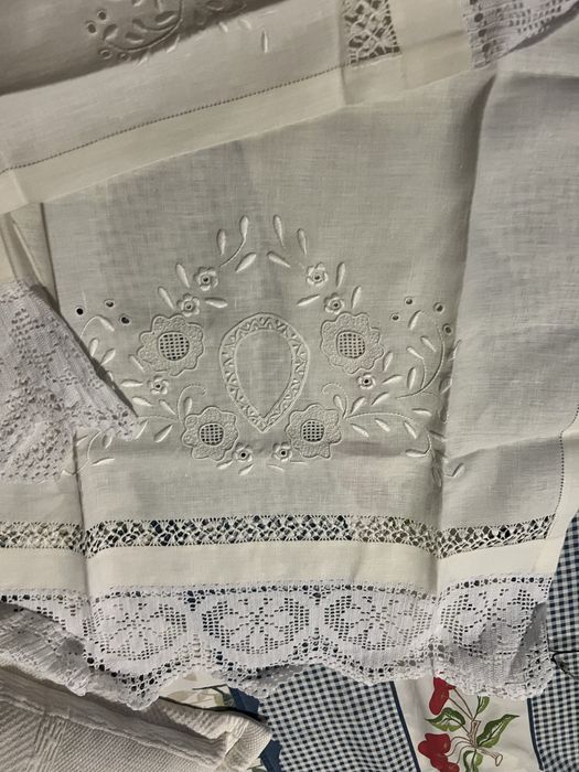 Vendo várias peças em linho em renda feita à mão
