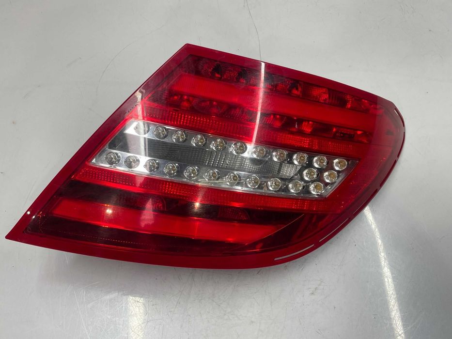 Farolim direito Mercedes W204 C220 (Ano: 2014)