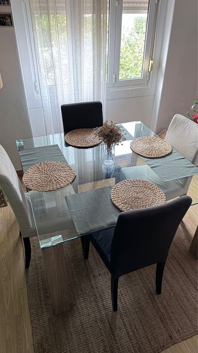 Mesa de Vidro e cadeiras