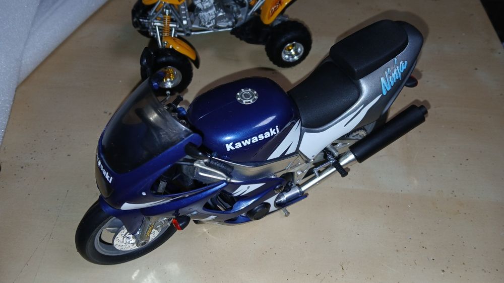 Kawasaki Ninja ZX-9R Guiloy 1/10