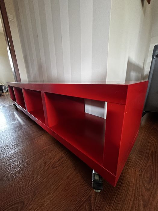 Szafka RTV IKEA LACK na kółkach – czerwona