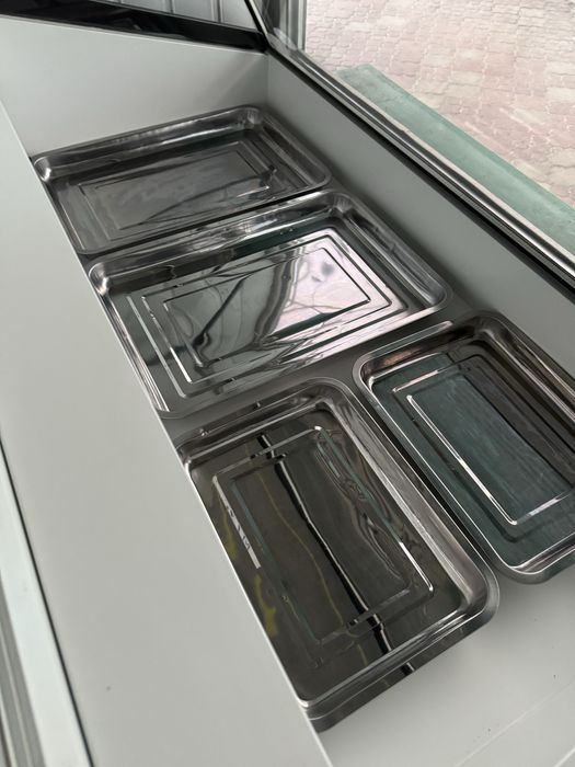 Холодильна вітрина нова