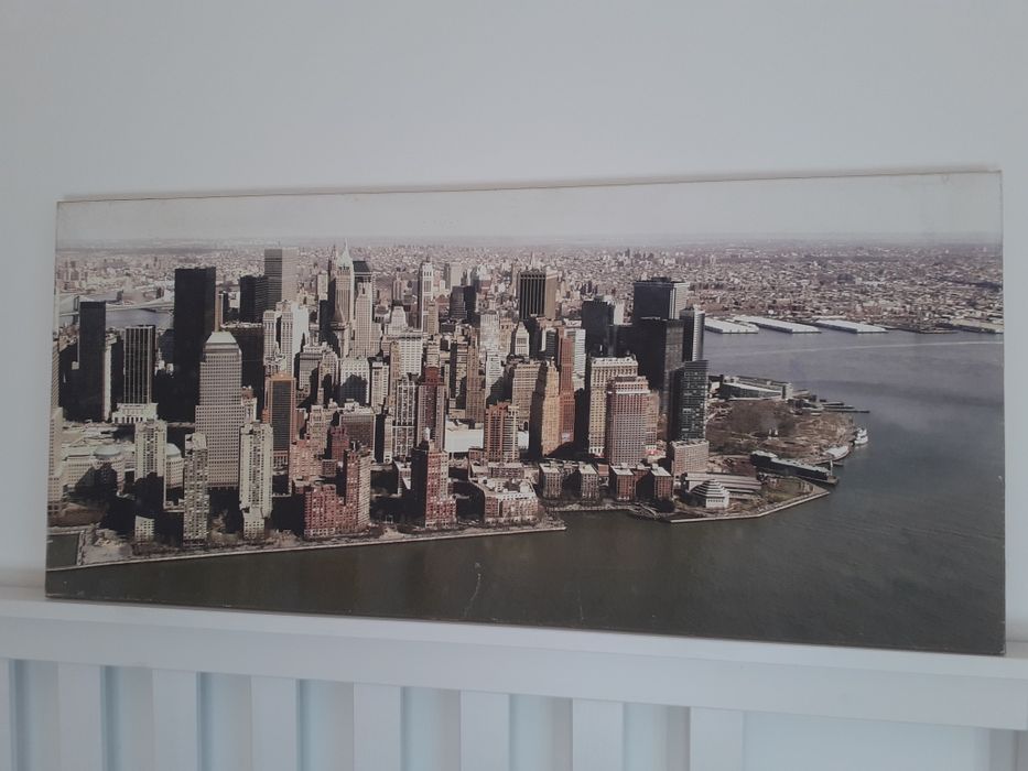 Pósteres com fotos de Nova Iorque, Londres e mapa da UE