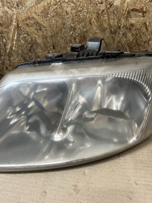 Передні фари Chrysler Voyager 3 Крайслер Вояжер 3 2001-2007