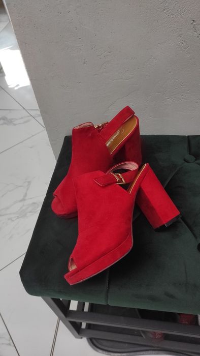 Buty na słupku sandały na obcasie czerwone zamszowe 37 jak nowe