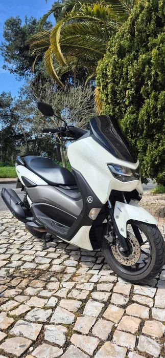 Aluguer de motas Yamaha Nmax e Honda Pcx