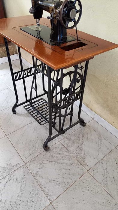 Máquina de costura mecânica Naumann