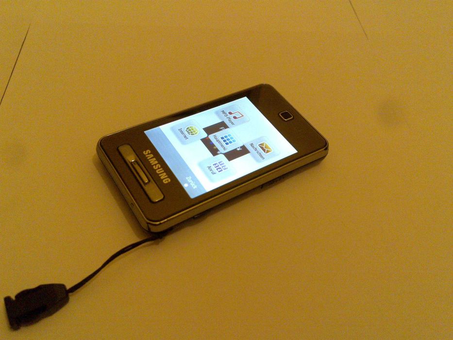 samsung sgh-f480 (ler descrição) com câmara fotográfica 5mpx