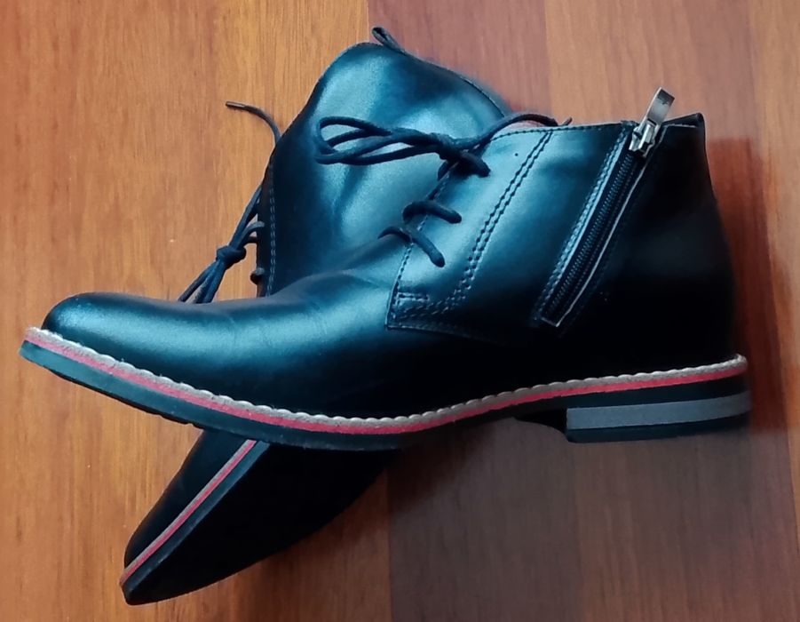 Buty typu chukka firmy EFEKT rozmiar trochę większe 41.