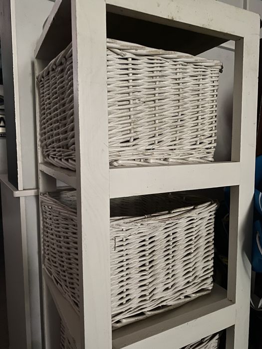 Armário Com 4 Cestos Para Arrumação – 20€