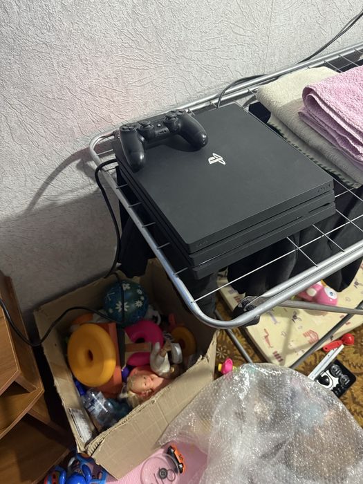 Продам PS4 pro на 1 Tb