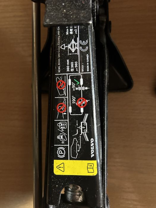 Домкрат Volvo XC90 XC60 V60 s40 v50 c30 c70