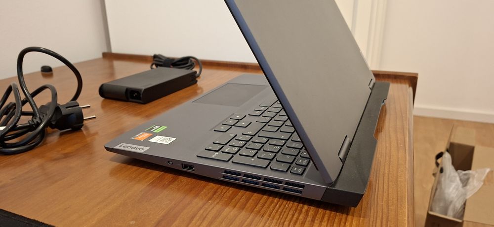 Lenovo LOQ 15APH8 - AMD Ryzen 7 7840HS, 16GB, RTX 4060 - Como Novo