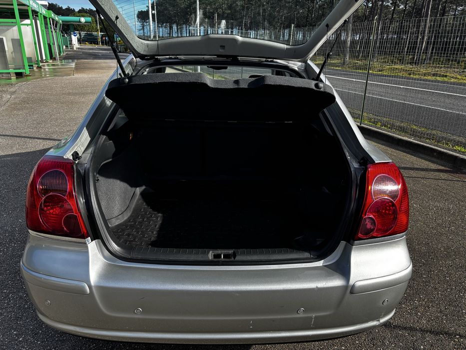 Toyota Avensis 2.0 GPL/Gasolina (2004)