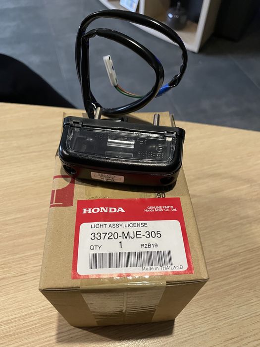 Фонарь подсветки номерно знака honda cbr 650 33720mje305