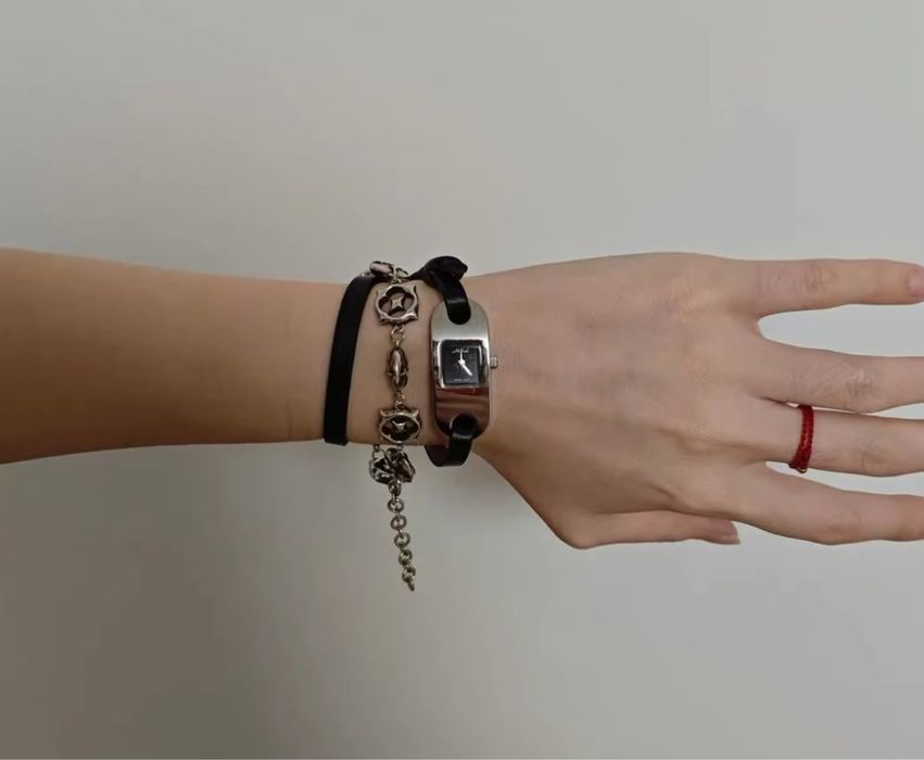 Кварцовий годинник з подвійним ремінцем