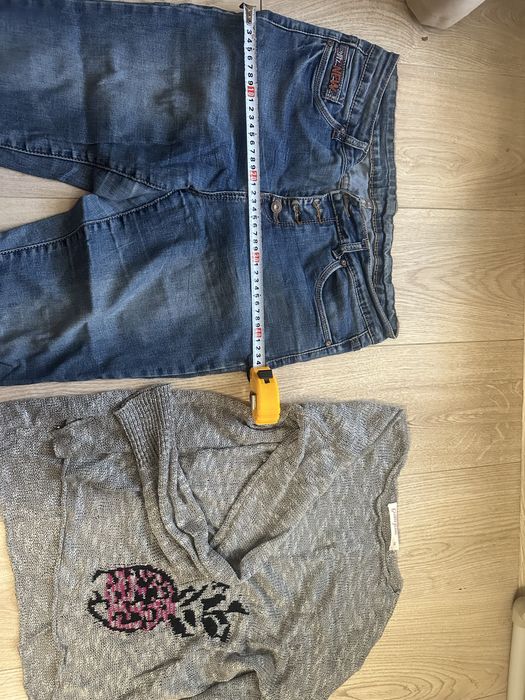 Безкоштовно речі для дівчини. Розмір штанів 29. Світер М-Л