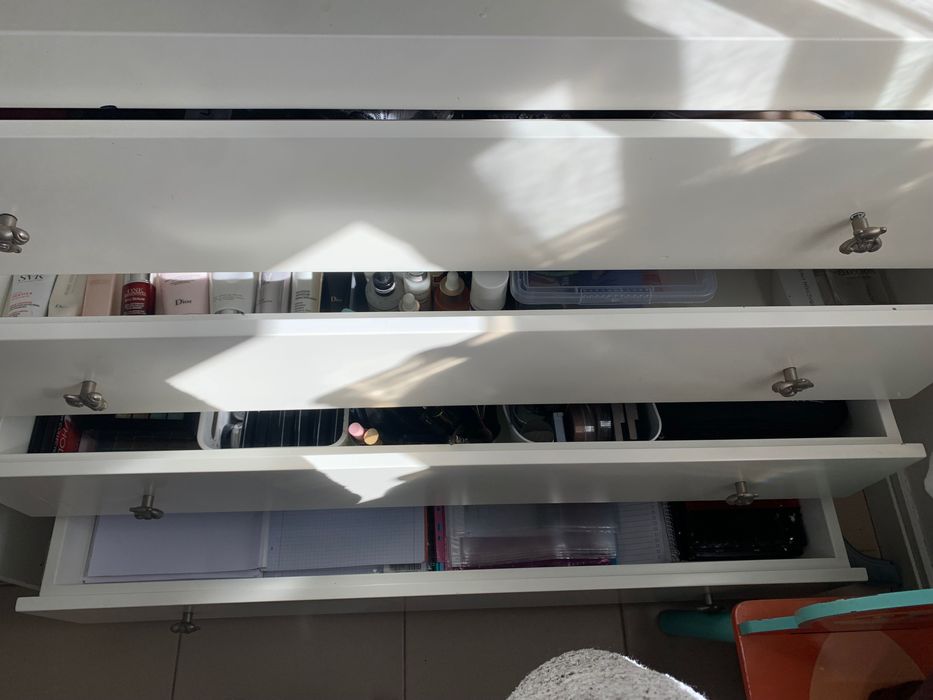 Cómoda branca em bom estado