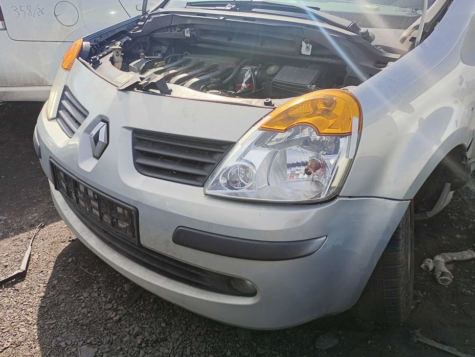 Renault Modus 1,6 MV632 lampa przednia, części transport FV