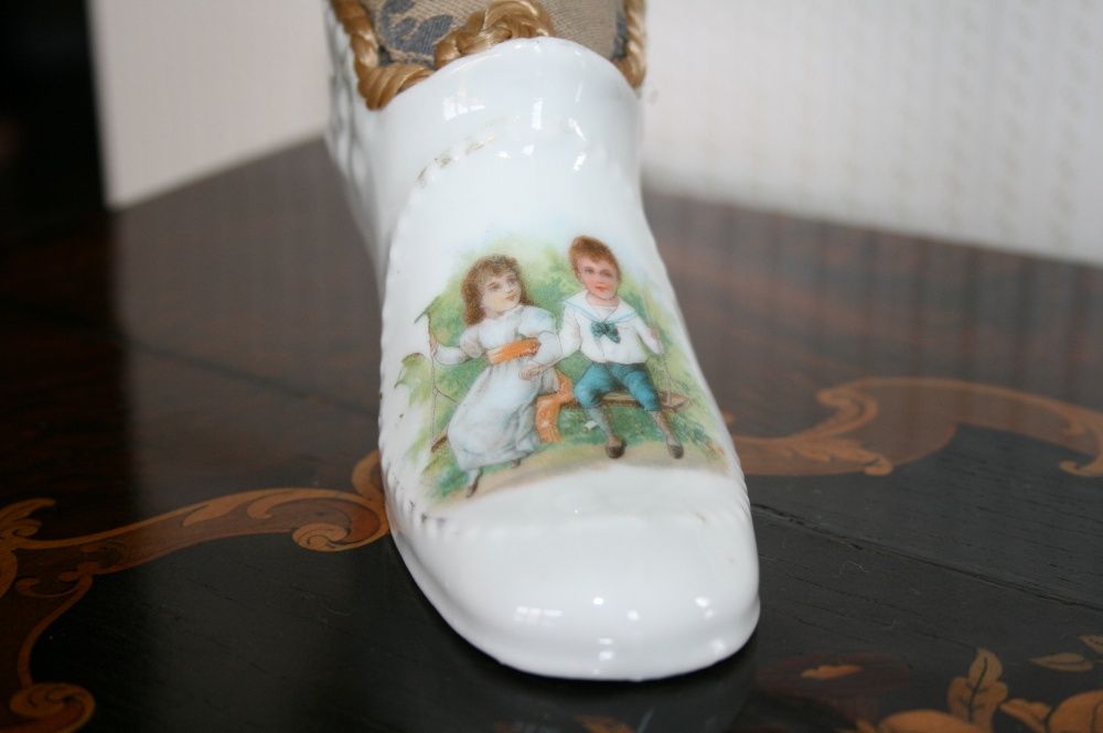 Przedwojenny igielnik porcelana but