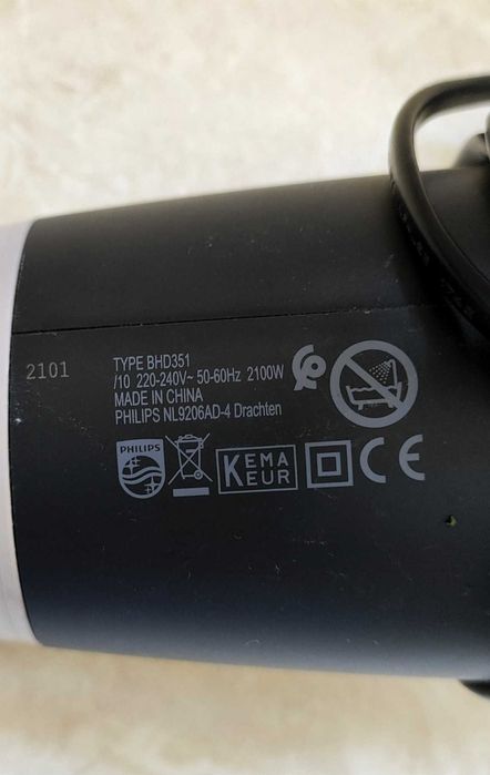 Suszarka do włosów Philips BHD351 nasadką ThermoProtect, moc 2100W