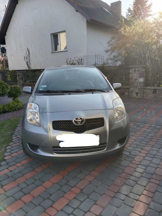 Samochód osobowy toyota