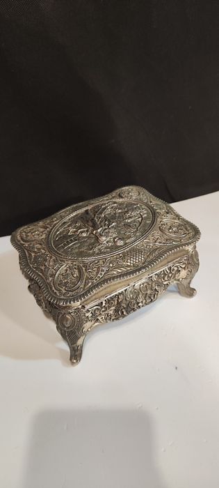 Caixa Guarda- Jóias em Metal