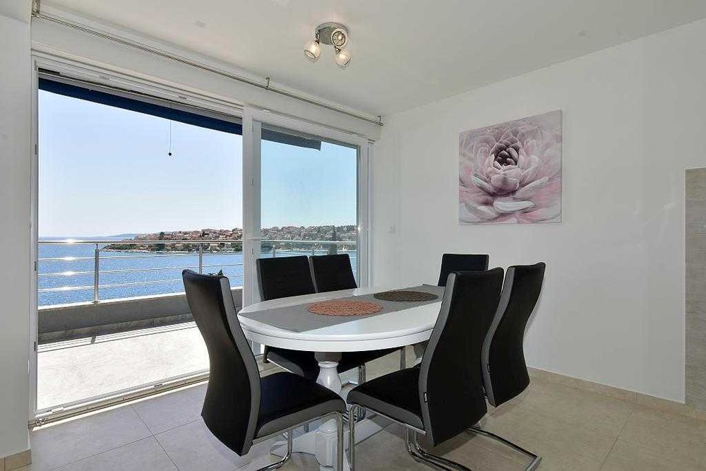 Apartament z basenem 40m od morza Chorwacja