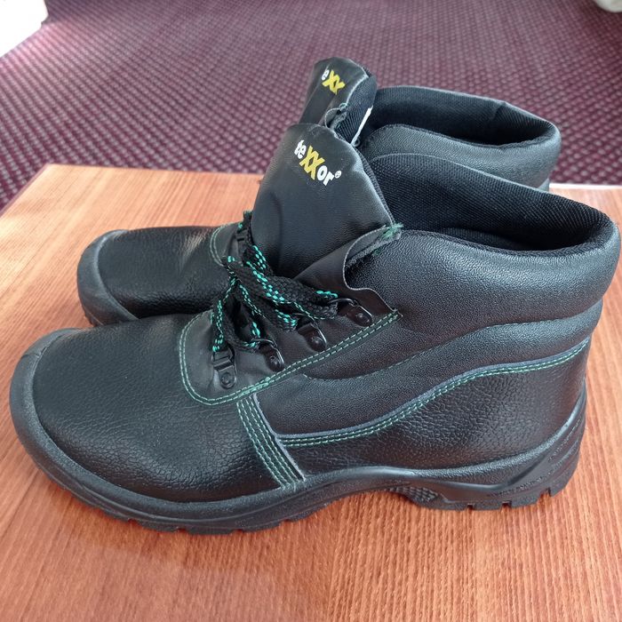 Продам рабочие мужские ботинки