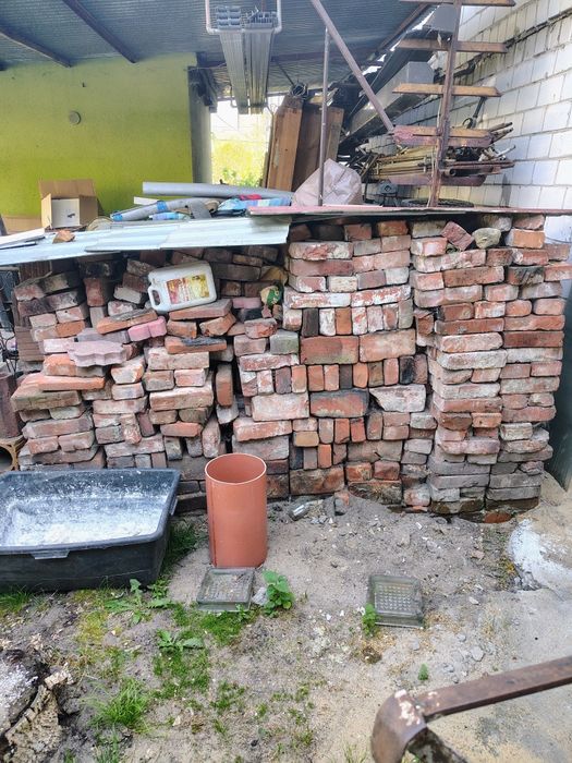 Stare cegły pełne