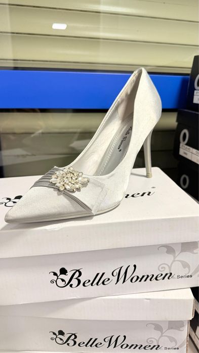 Sapatos NOVOS de Mulher