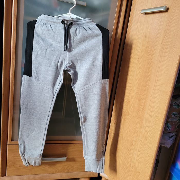 Nowe z metką spodnie dresowe MANGO, 146 cm