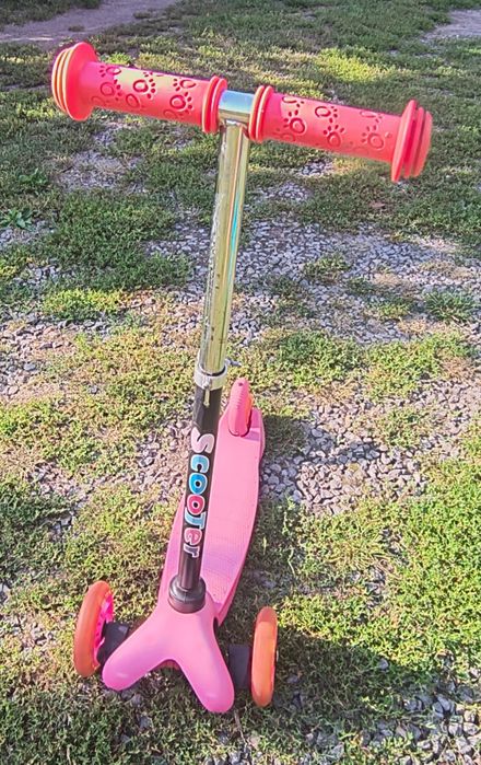 Hulajnoga trzykołowa