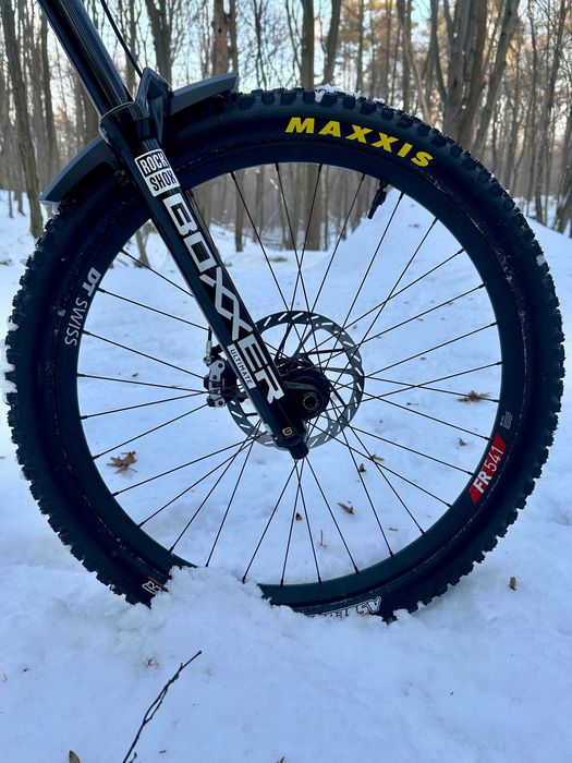 Custom Commencal Furious Pure white Rock Shox, Chromag