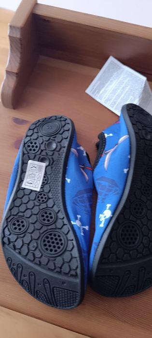 Buty do chodzenia w wodzie 35