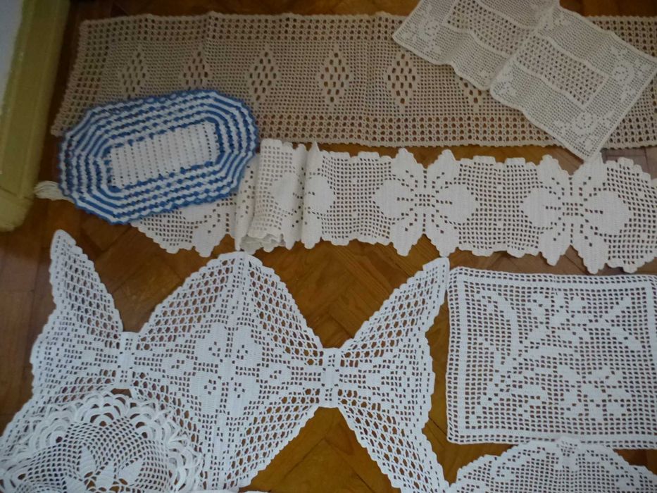 Várias rendas feitas á mão