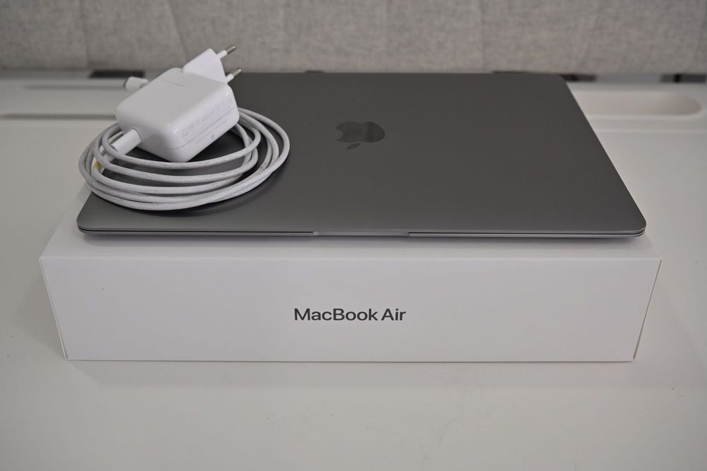 Apple Macbook Air M1 - Space Grey509381272468213761
