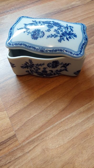 Conjunto azul e branco Vista Alegre