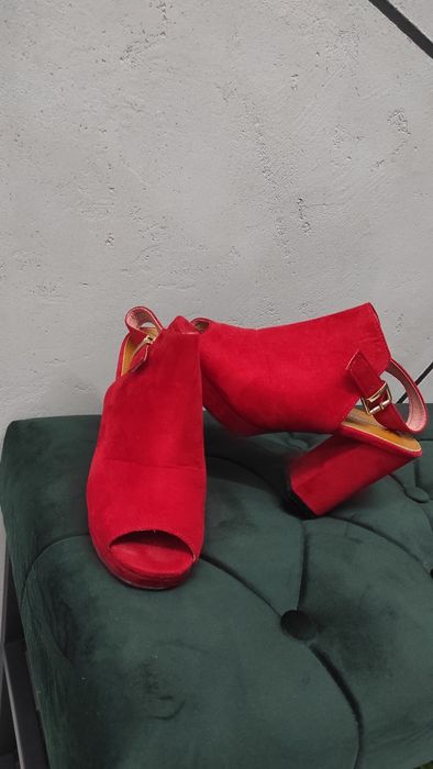 Buty na słupku sandały na obcasie czerwone zamszowe 37 jak nowe
