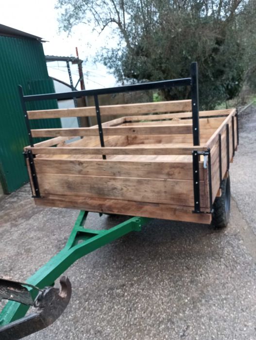 Reboque trator pequeno