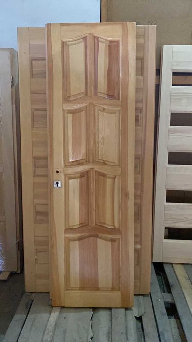 Двері дерев'яні із масиву сосни під фарбування, великий вибір моделей