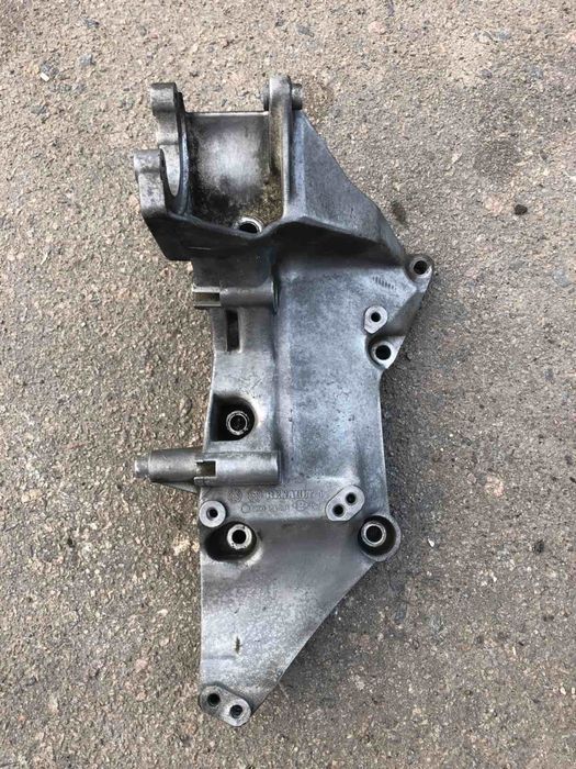 Кронштейн крепления генератора Renault Laguna 8200183234
