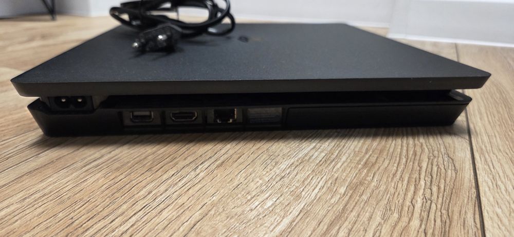 Stacja PS4 +2 x pad