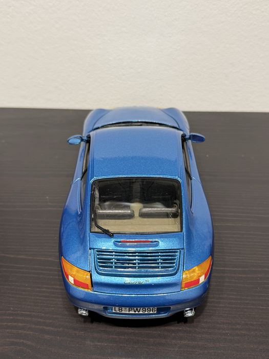 Porsche 911 Carrera 1/18